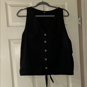 Iz Byer Black Sleeveless Button-Down Top